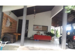 Casa Duplex, 4 quartos sendo 3 suítes, com 5 vagas na garagem